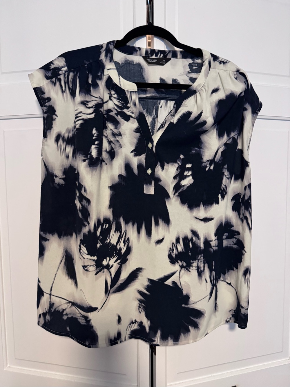 Simply Vera Vera Wang Black & White Floral Cap Sleeve Blouse